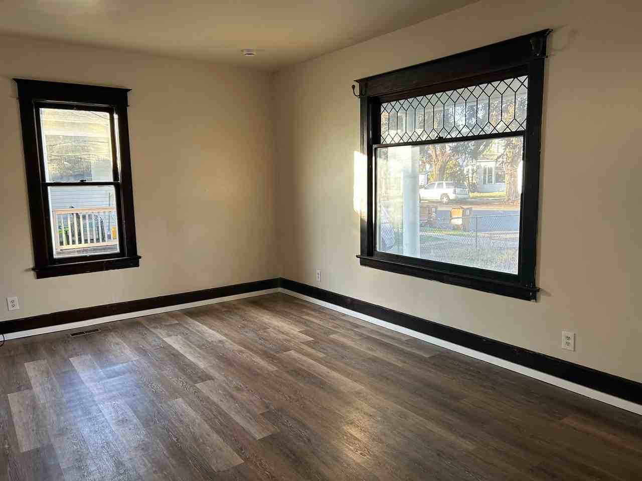 2520 E Diamond Ave - Photo 4 of 13