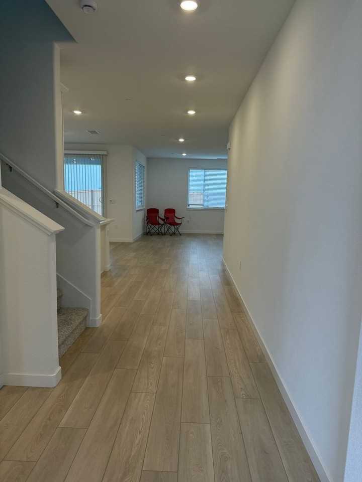 5401 Pacific Yacht Way - Photo 2 of 38