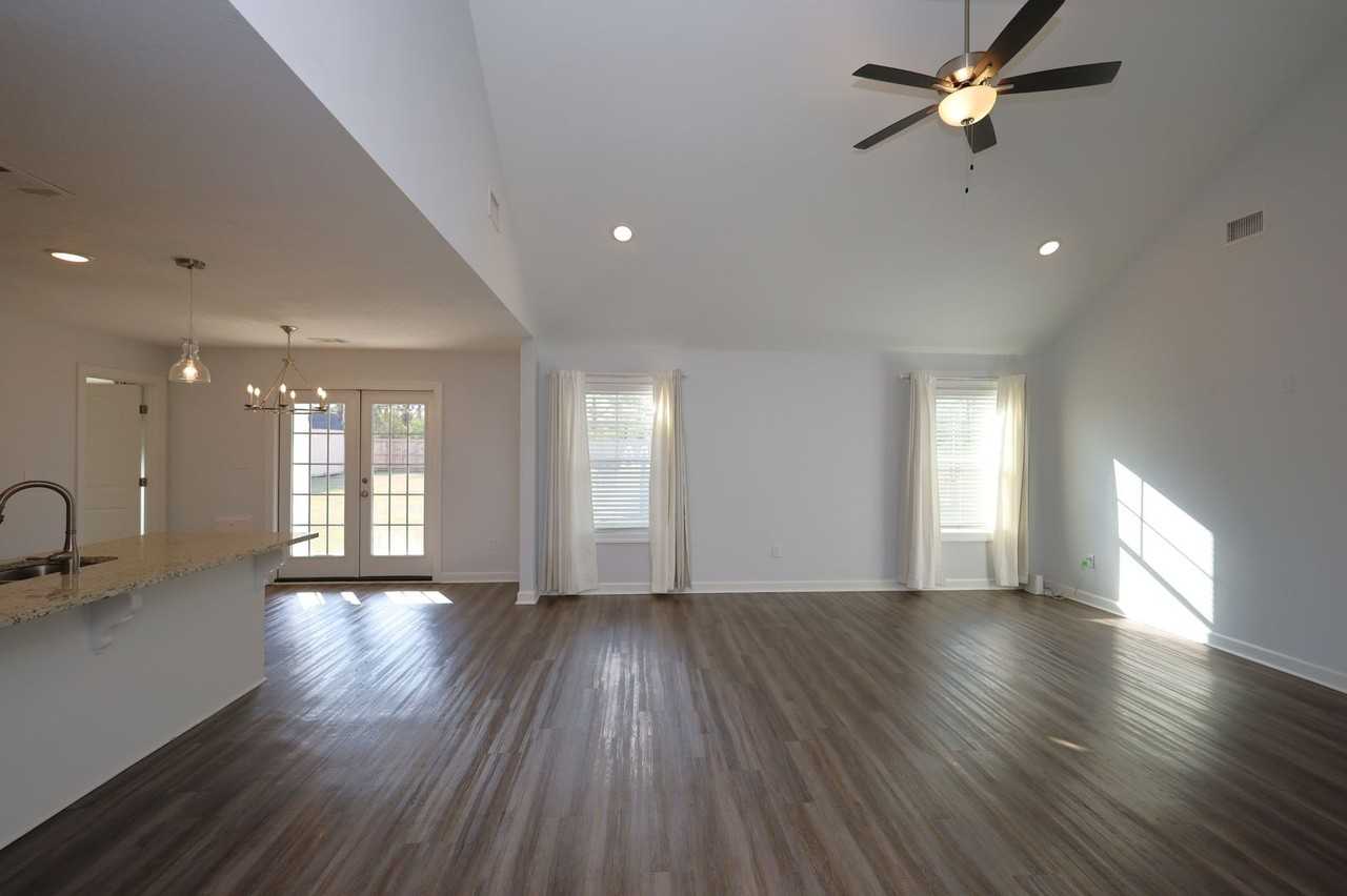 2527 Naples Ln - Photo 2 of 19