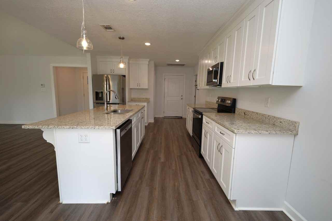 2527 Naples Ln - Photo 4 of 19