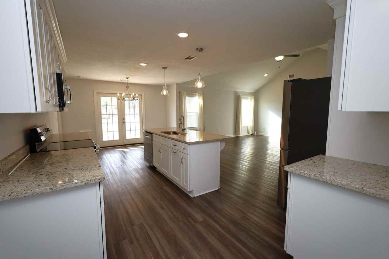 2527 Naples Ln - Photo 5 of 19