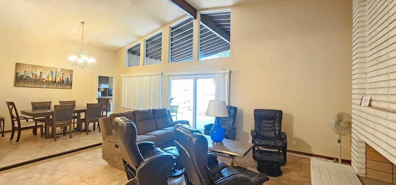 818 Sherri St - Photo 3 of 9