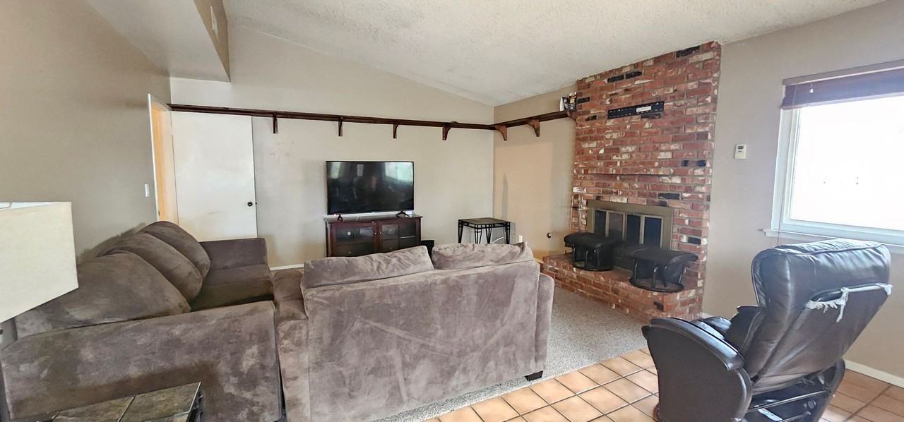 818 Sherri St - Photo 5 of 9