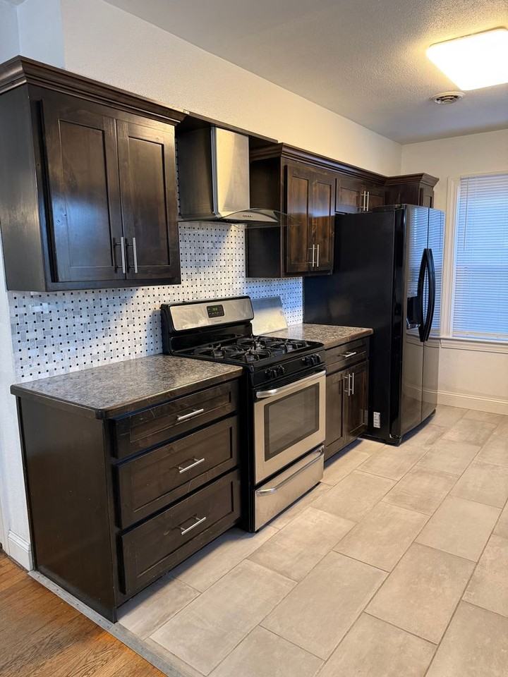 1311 New Hampshire Ave - Photo 4 of 18