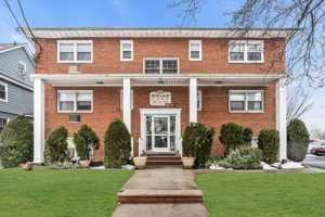featured image of 222 E Westfield Ave