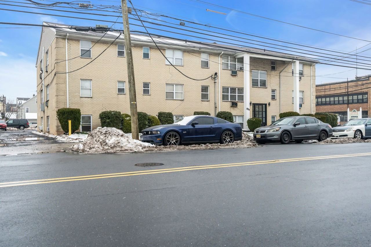 Astoria Manor - Photo 5 of 11