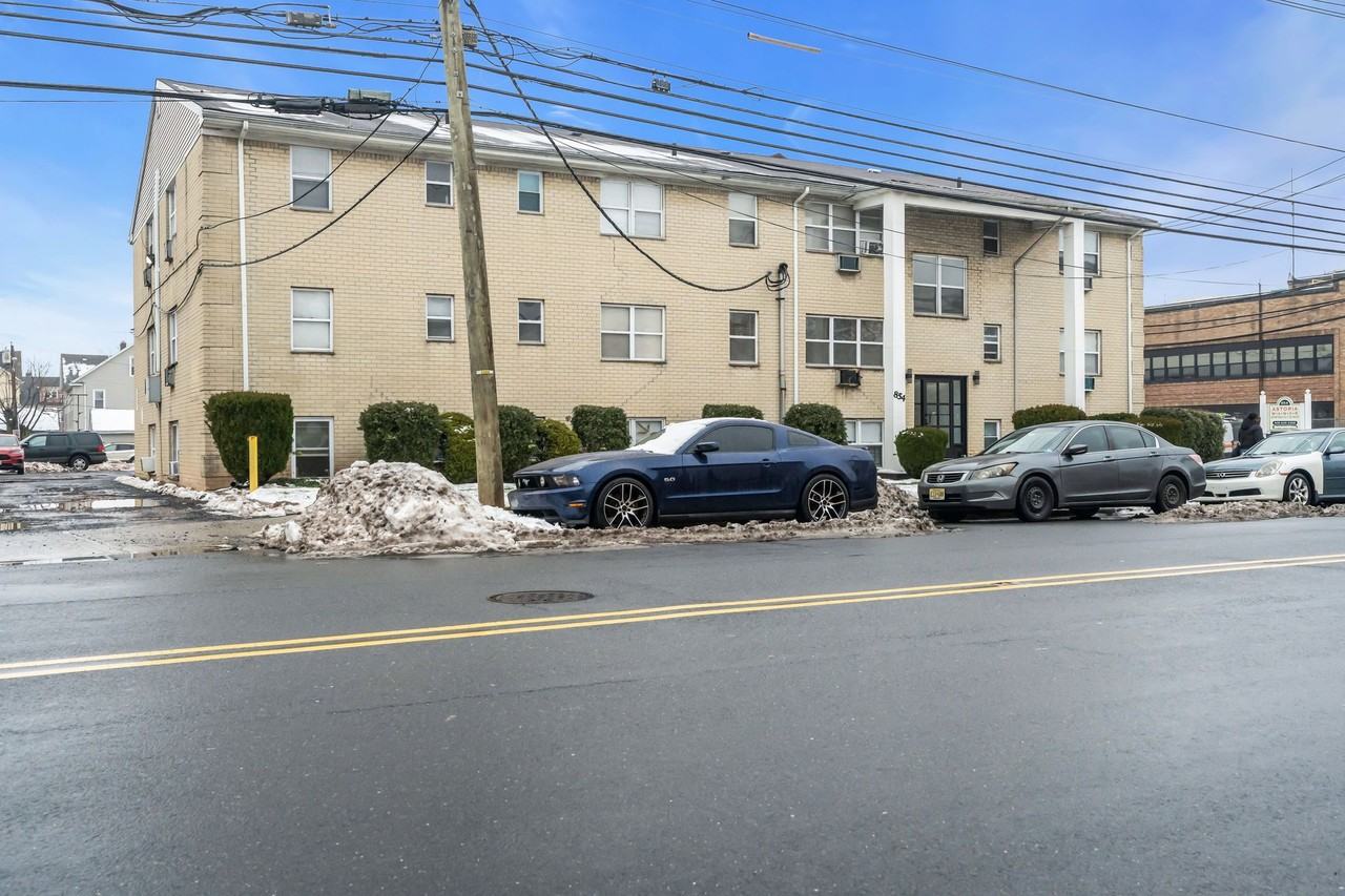 Astoria Manor - Photo 6 of 11