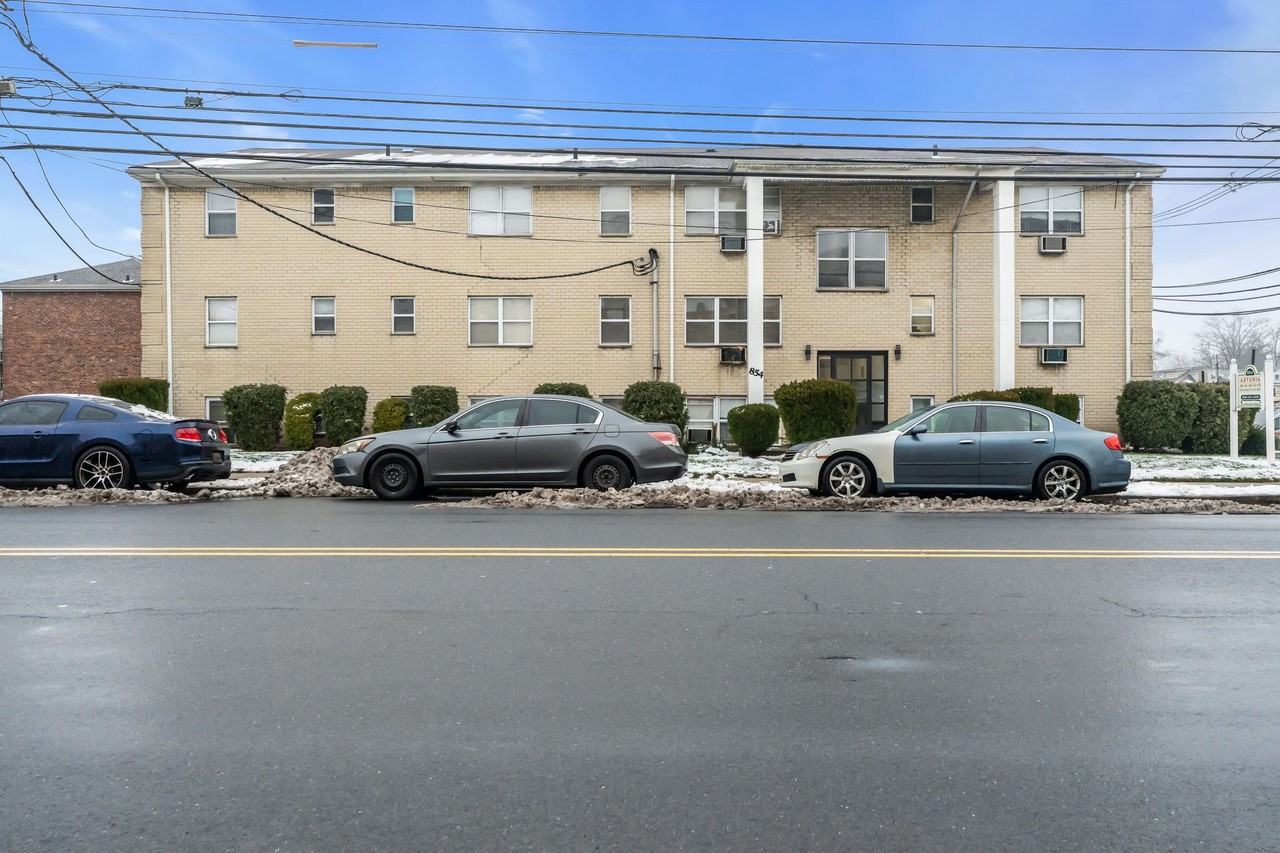 Astoria Manor - Photo 7 of 11