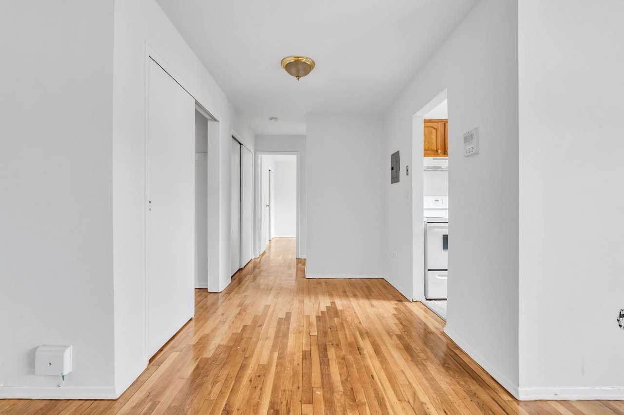 5th Avenue Apartments - Photo 5 of 15