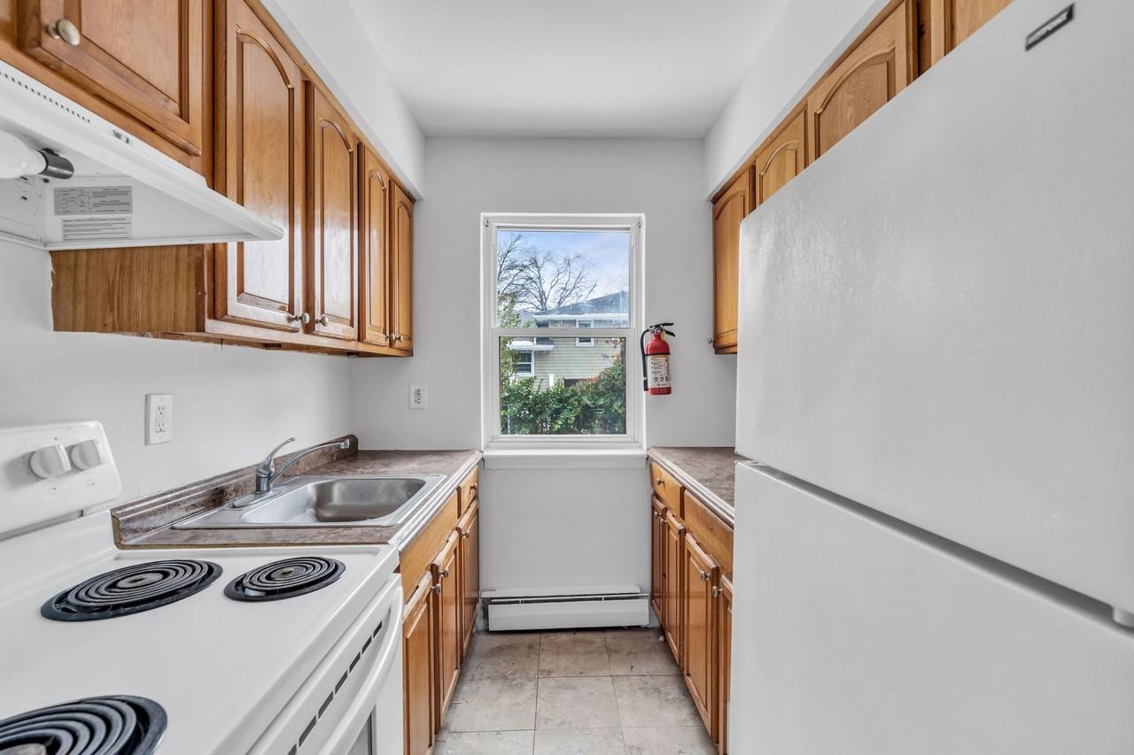 5th Avenue Apartments - Photo 5 of 14