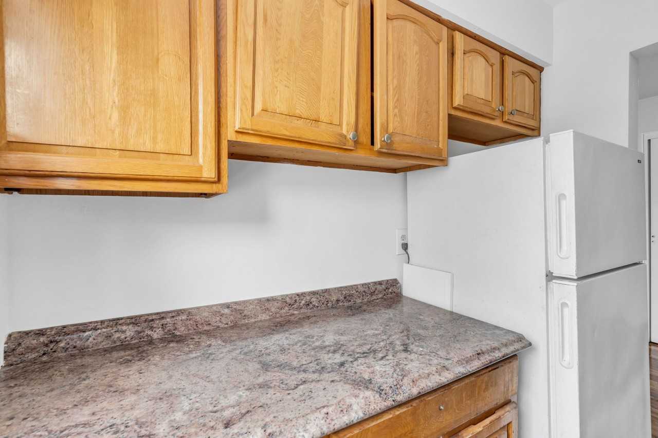 5th Avenue Apartments - Photo 7 of 14