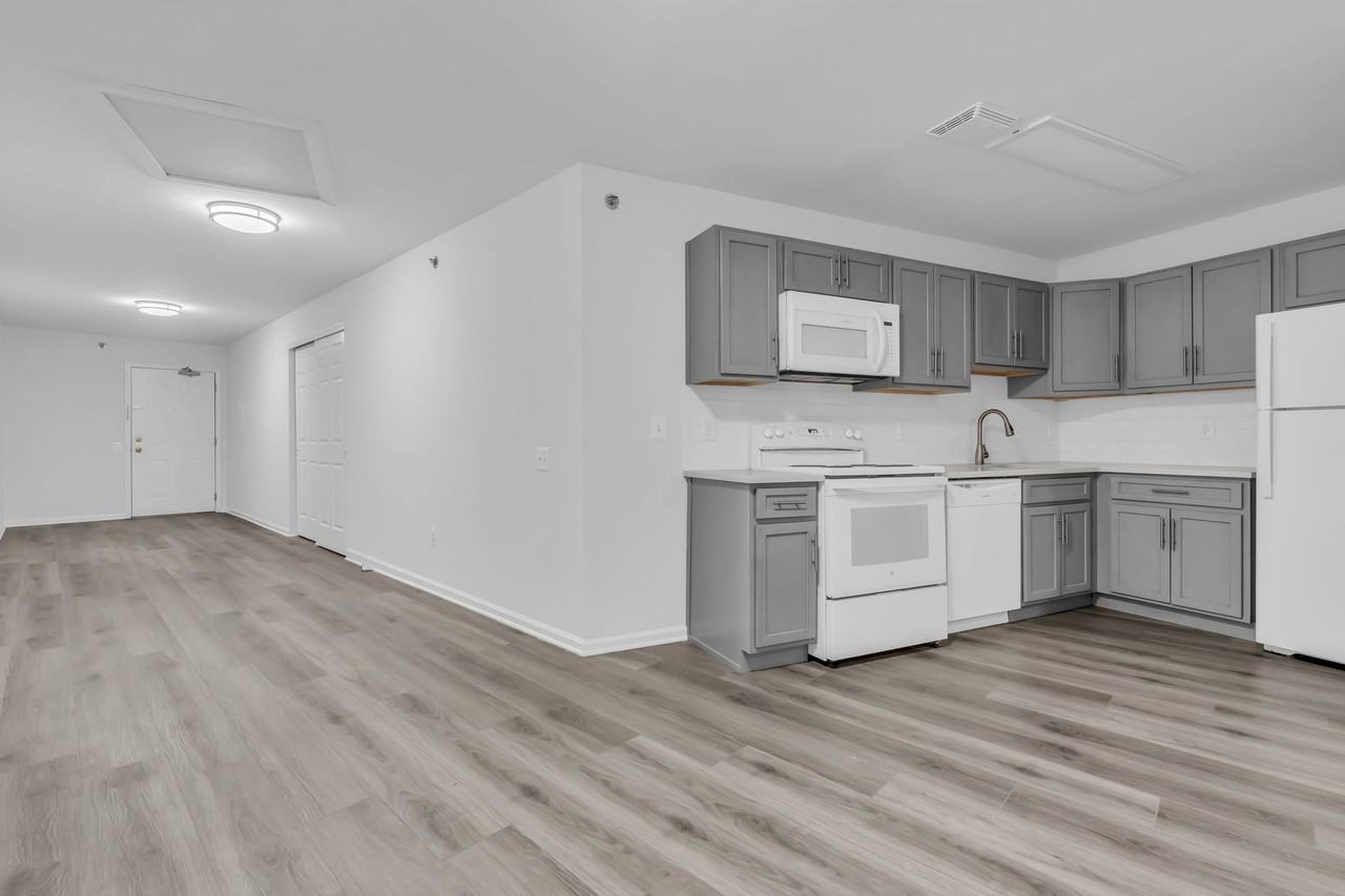 Riverside Apartments - Photo 4 of 18