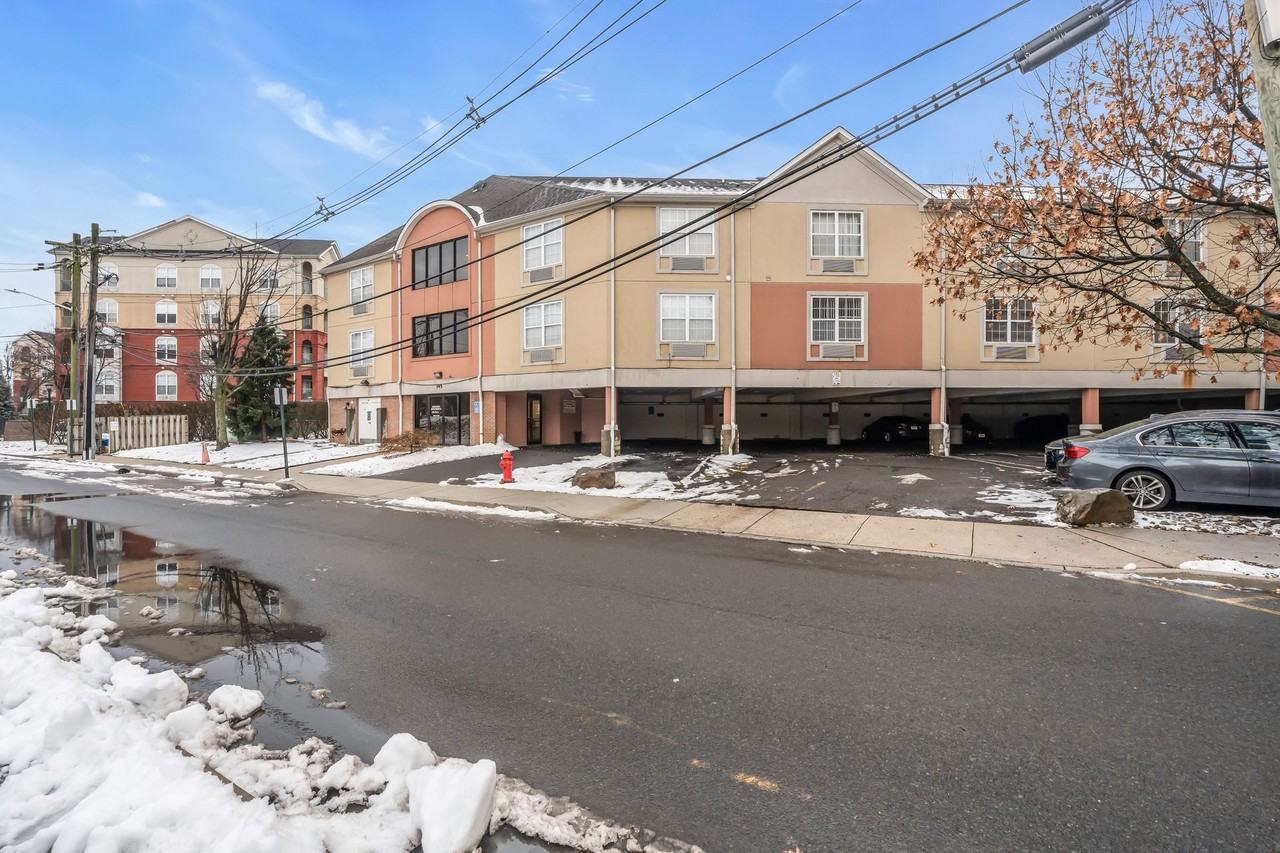 Riverside Apartments - Photo 5 of 18