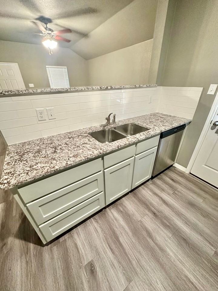 1405 Natchez Trl #A - Photo 3 of 19