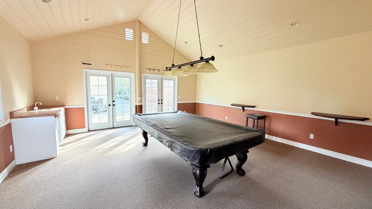 911 Paru St - Photo 5 of 30