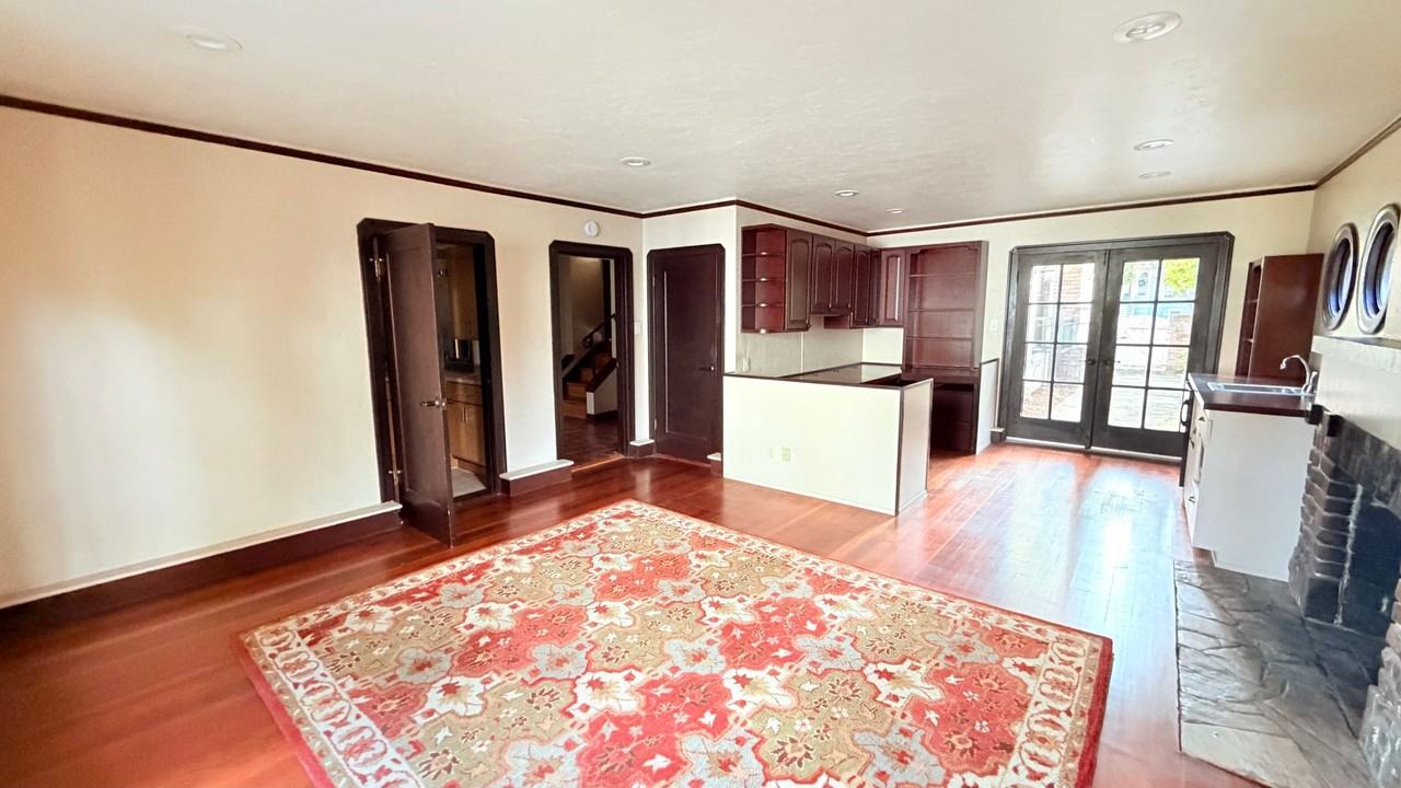 911 Paru St - Photo 6 of 30