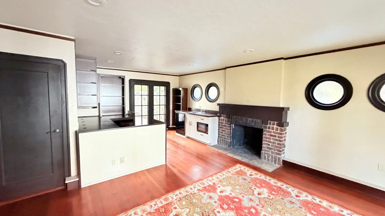 911 Paru St - Photo 7 of 30