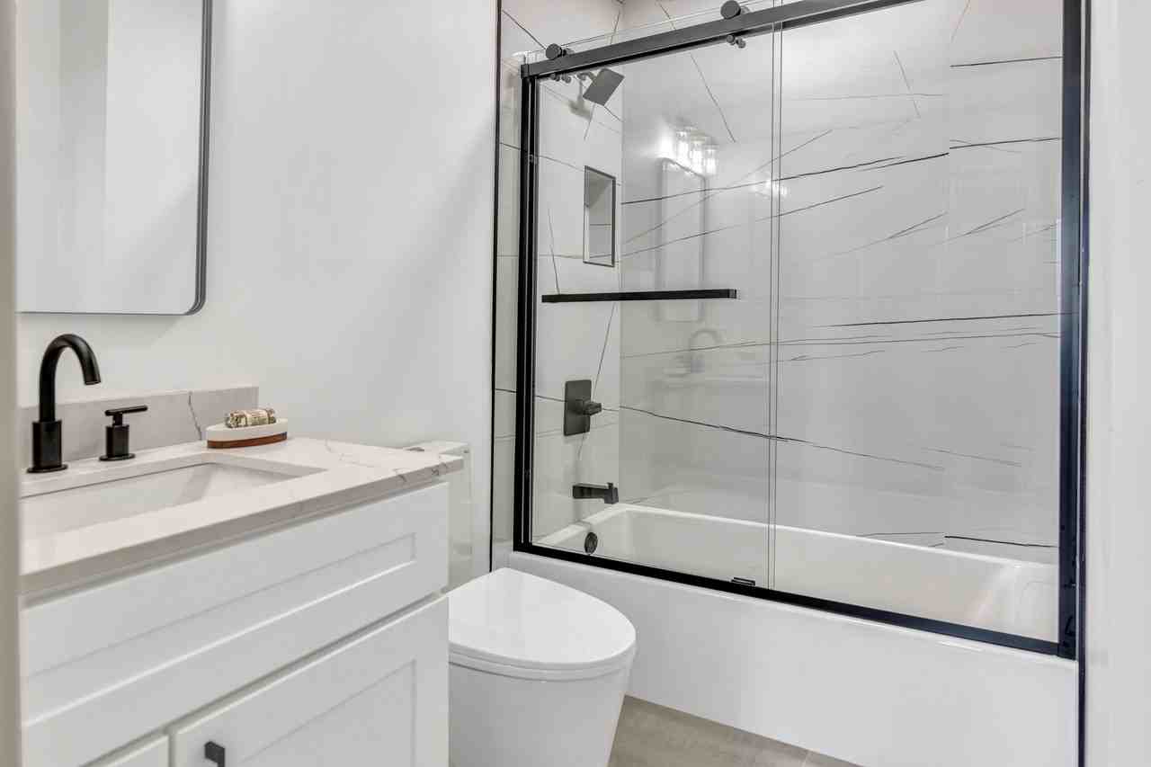 421 Rose Avenue - Photo 7 of 11