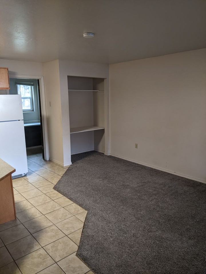 200 Connell - Photo 4 of 17