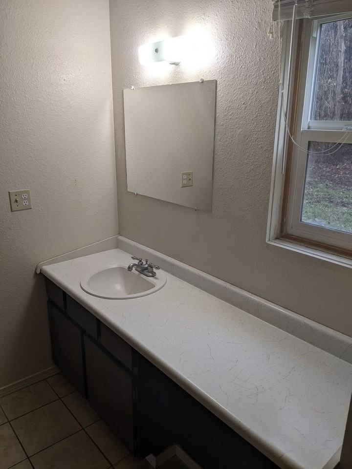 200 Connell - Photo 6 of 17