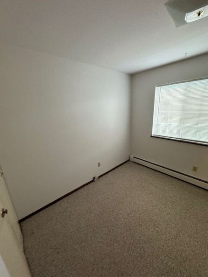 445 W Grand Ave - Photo 3 of 7