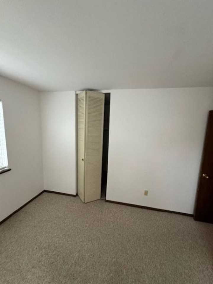 445 W Grand Ave - Photo 6 of 7