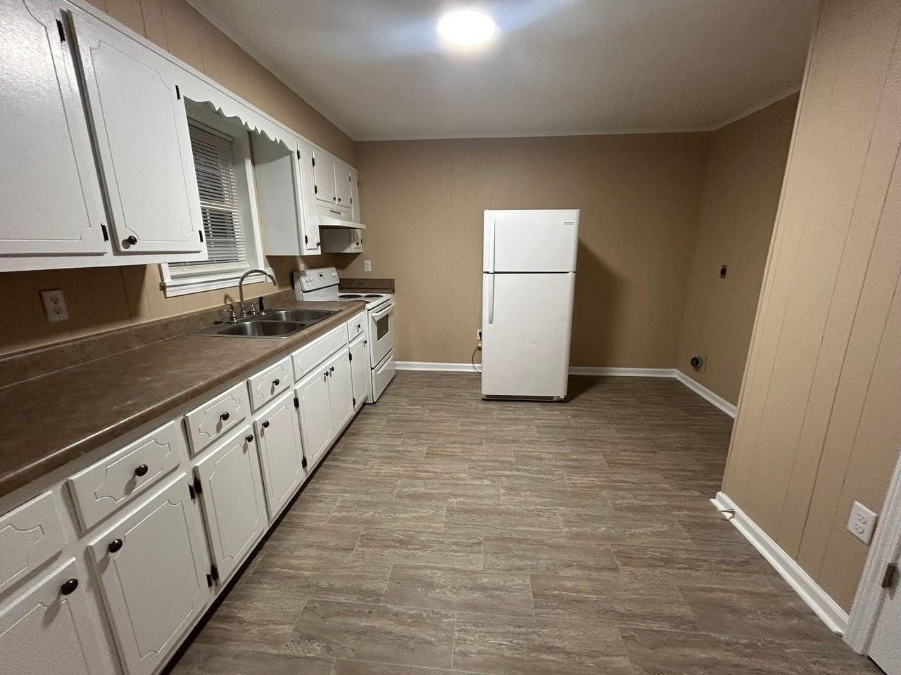 250 N Washington Ave #18 - Photo 3 of 8