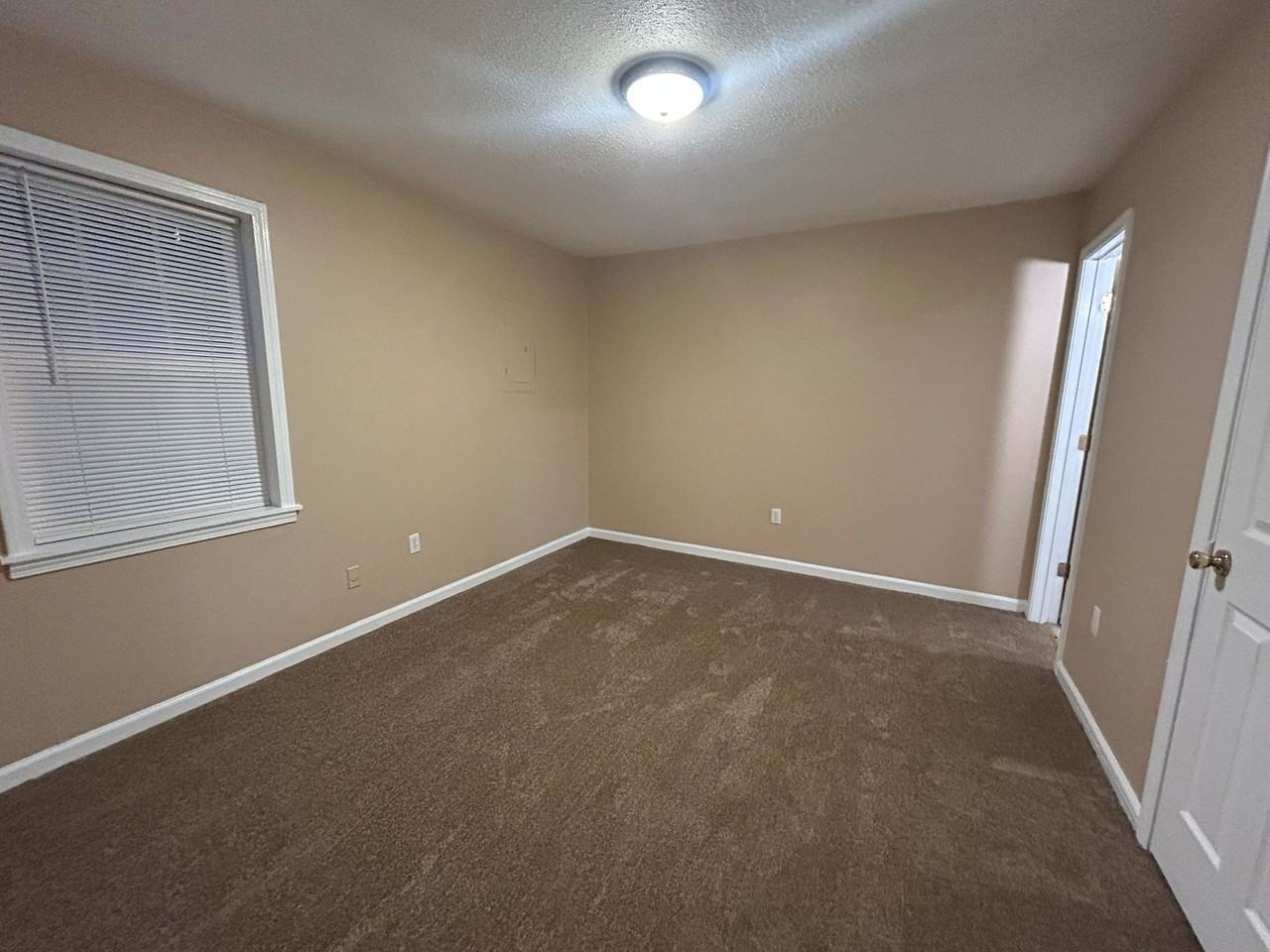 250 N Washington Ave #18 - Photo 7 of 8