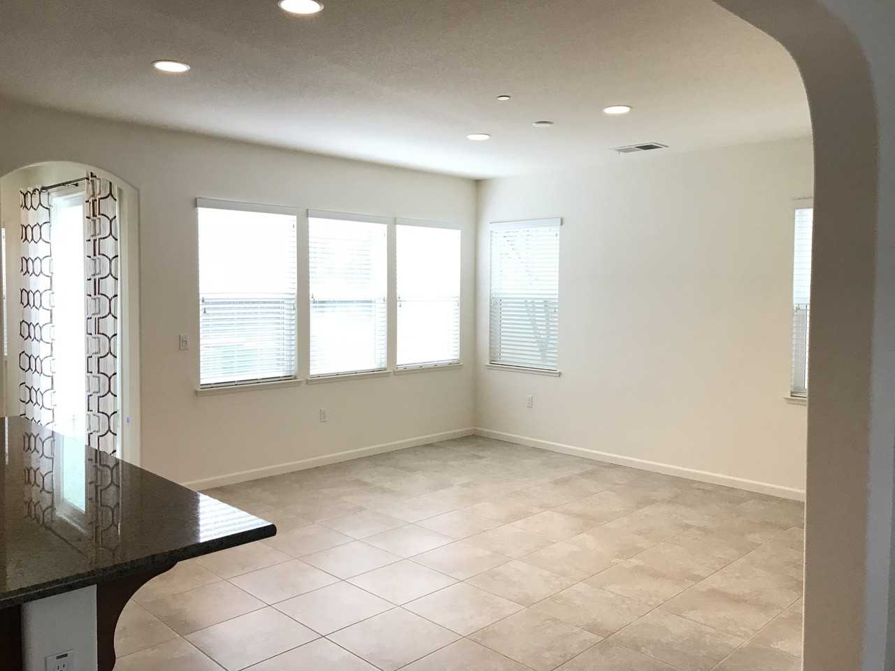 307 W Tuscan Ln - Photo 4 of 23