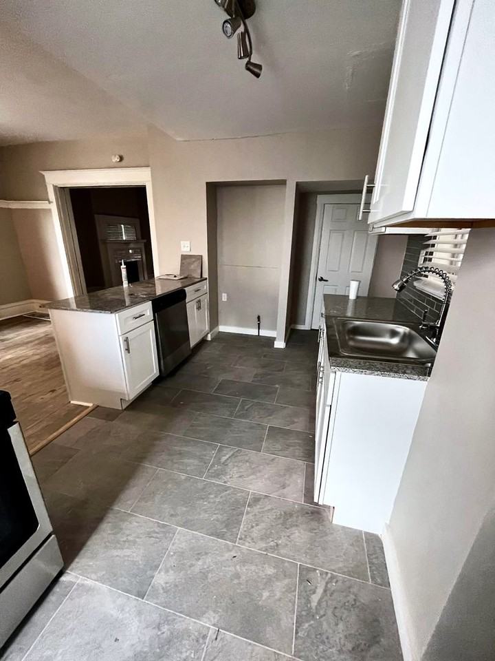 1610 Westmont Ave - Photo 4 of 16