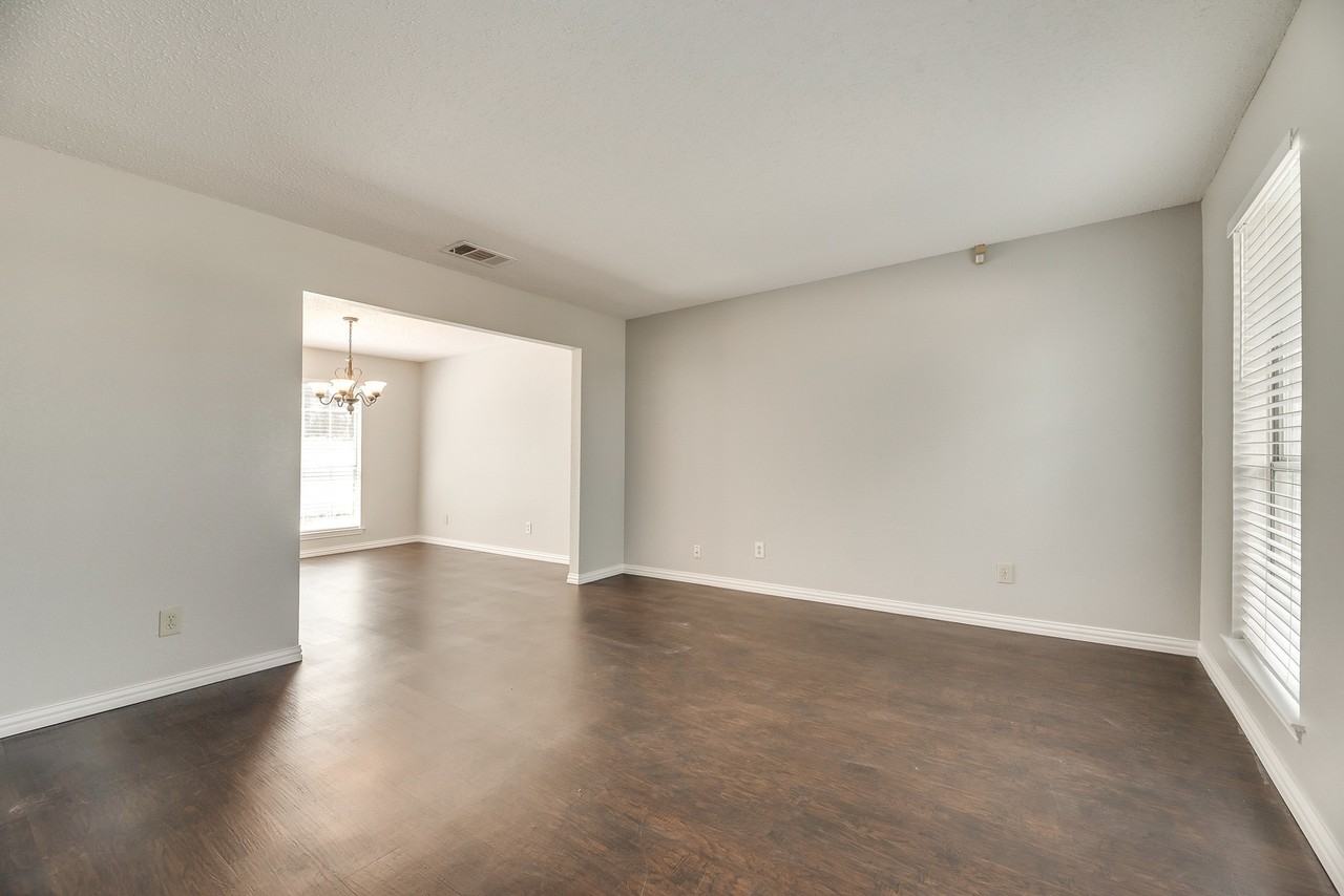 4128 Hathaway Dr - Photo 4 of 25