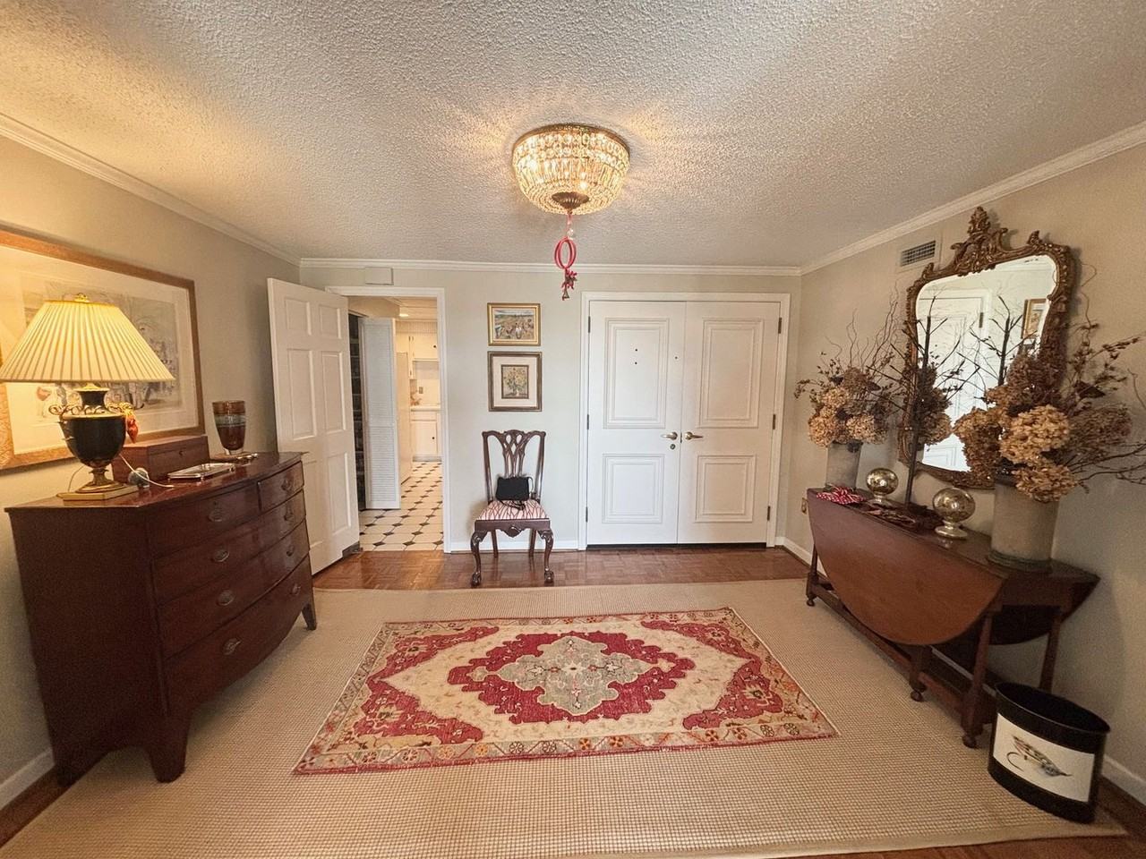 1829 Senate St - Photo 2 of 30