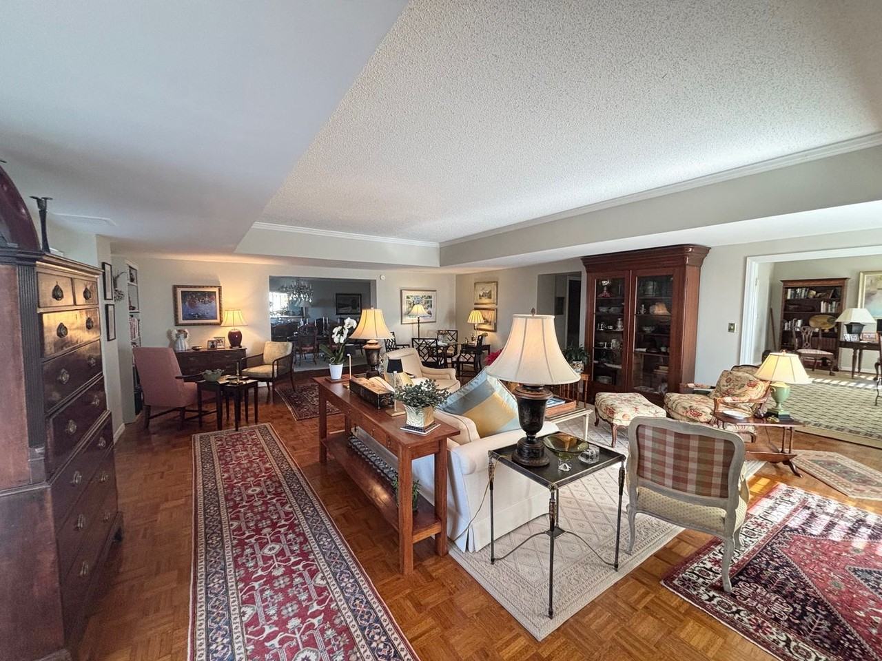 1829 Senate St - Photo 3 of 30