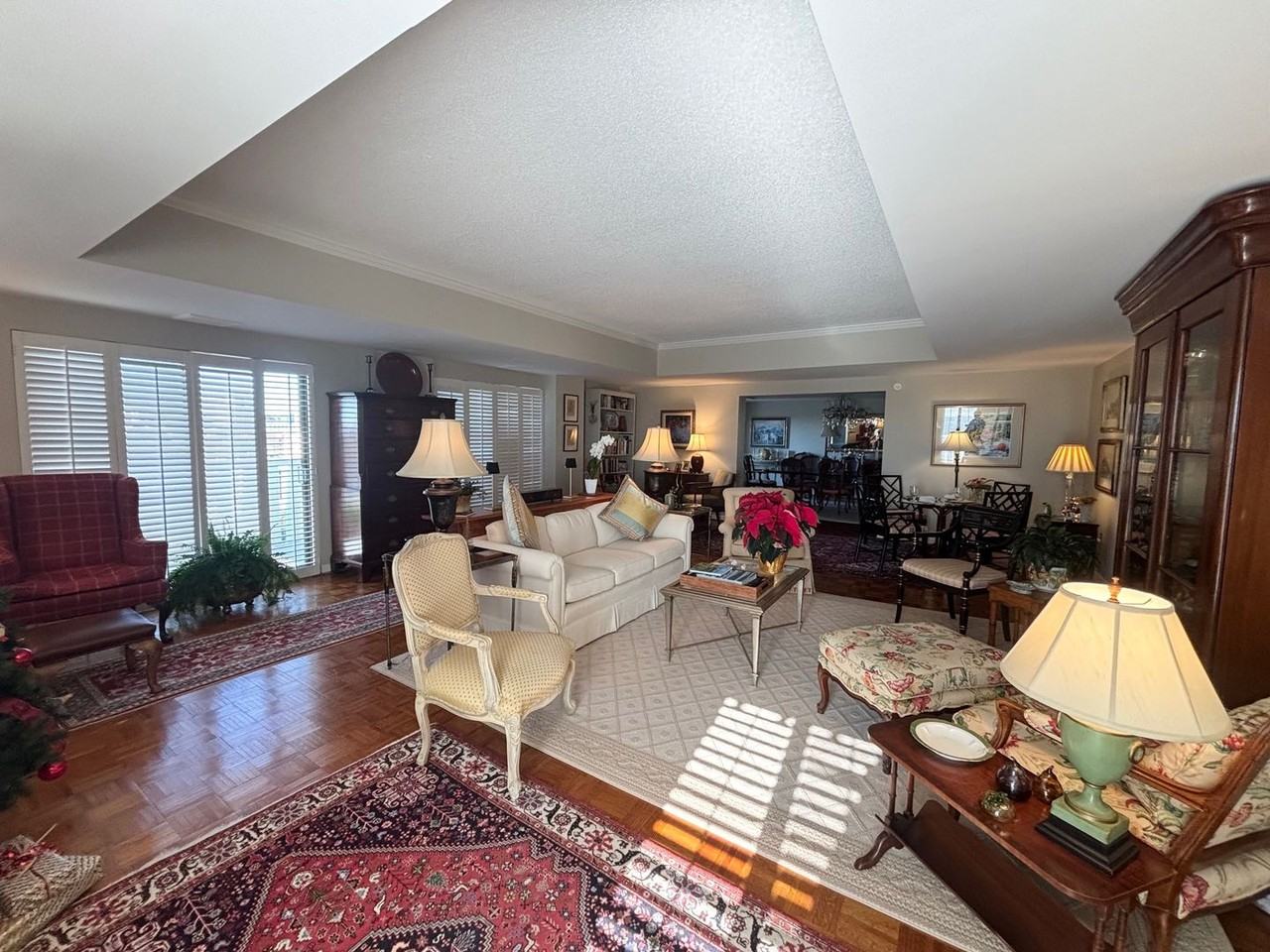 1829 Senate St - Photo 5 of 30