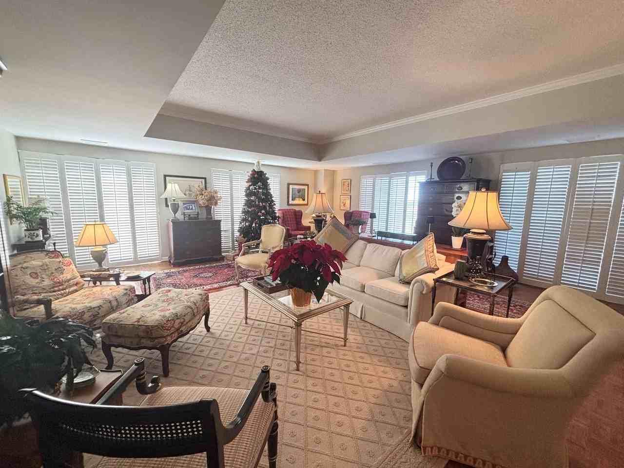 1829 Senate St - Photo 6 of 30