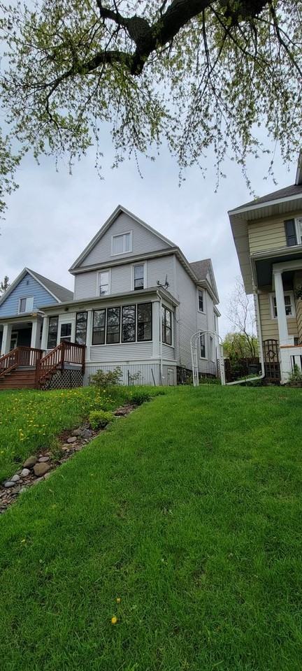 1823 E 6th St - Photo 3 of 26