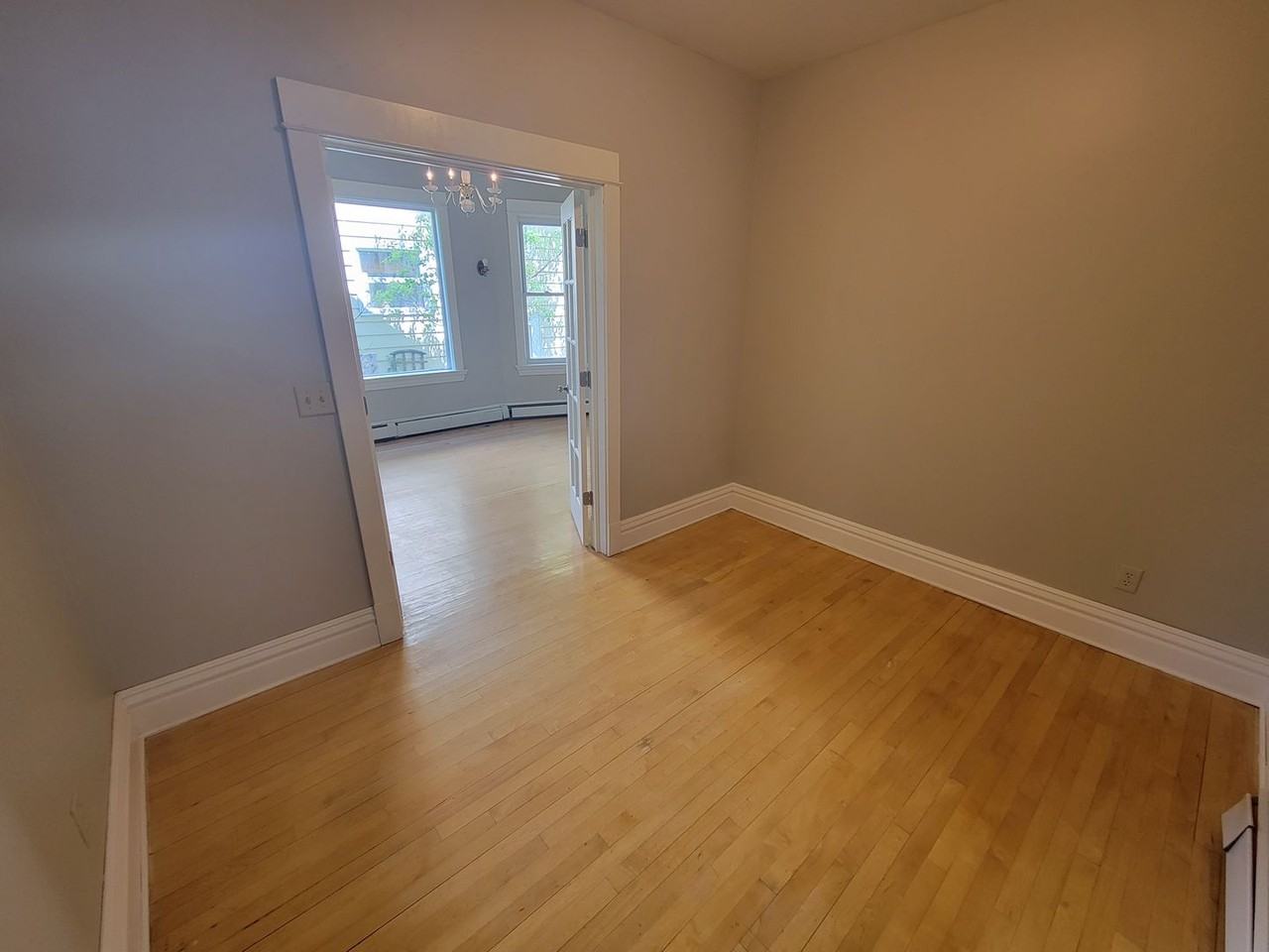 1823 E 6th St - Photo 6 of 26