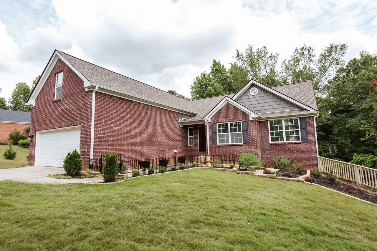 137 Bristol Woods Dr - Photo 2 of 33