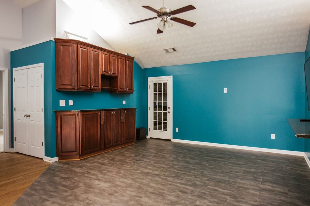 137 Bristol Woods Dr - Photo 5 of 33