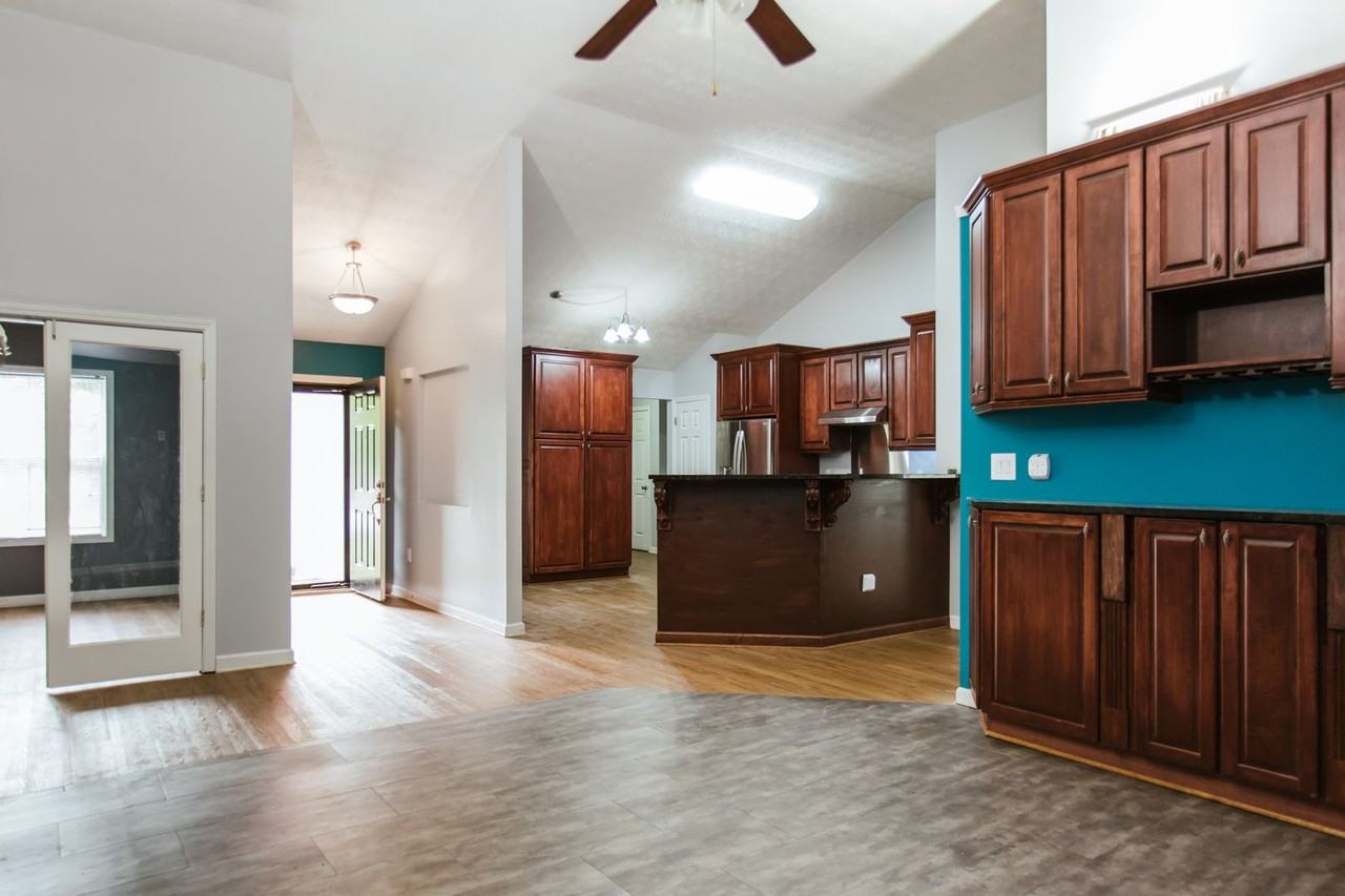 137 Bristol Woods Dr - Photo 6 of 33