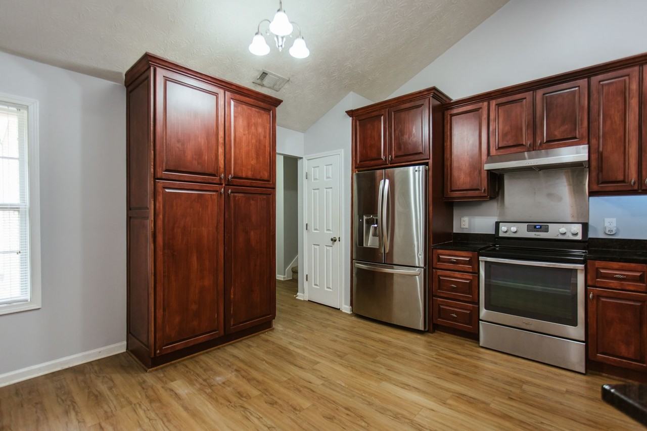 137 Bristol Woods Dr - Photo 7 of 33