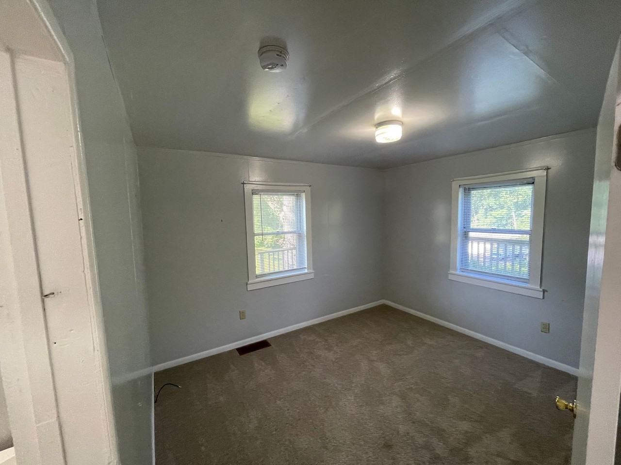 720 30th St - Photo 3 of 28