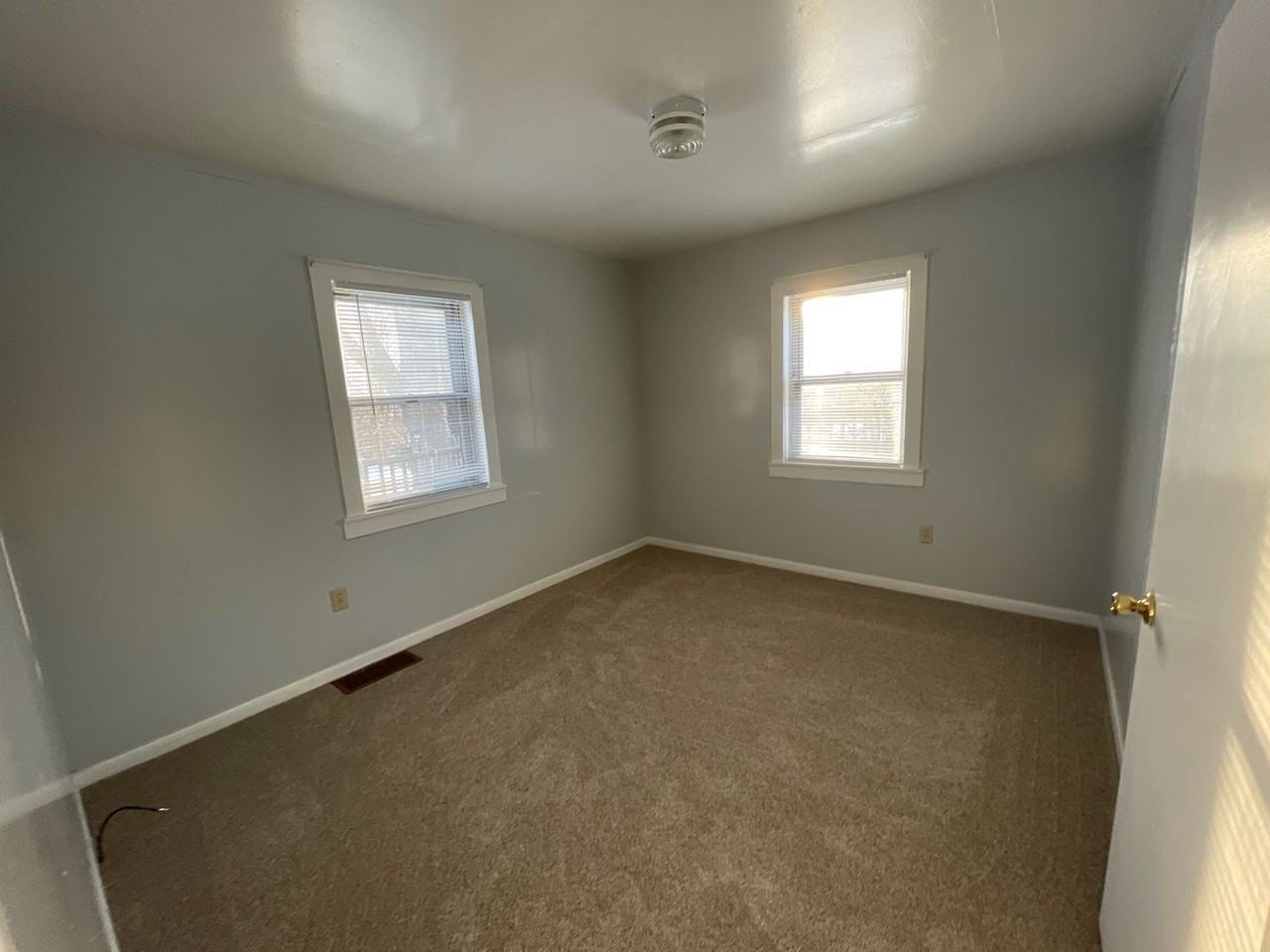 720 30th St - Photo 4 of 28