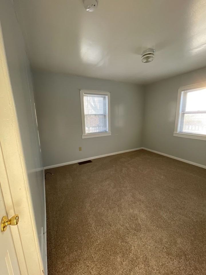 720 30th St - Photo 6 of 28