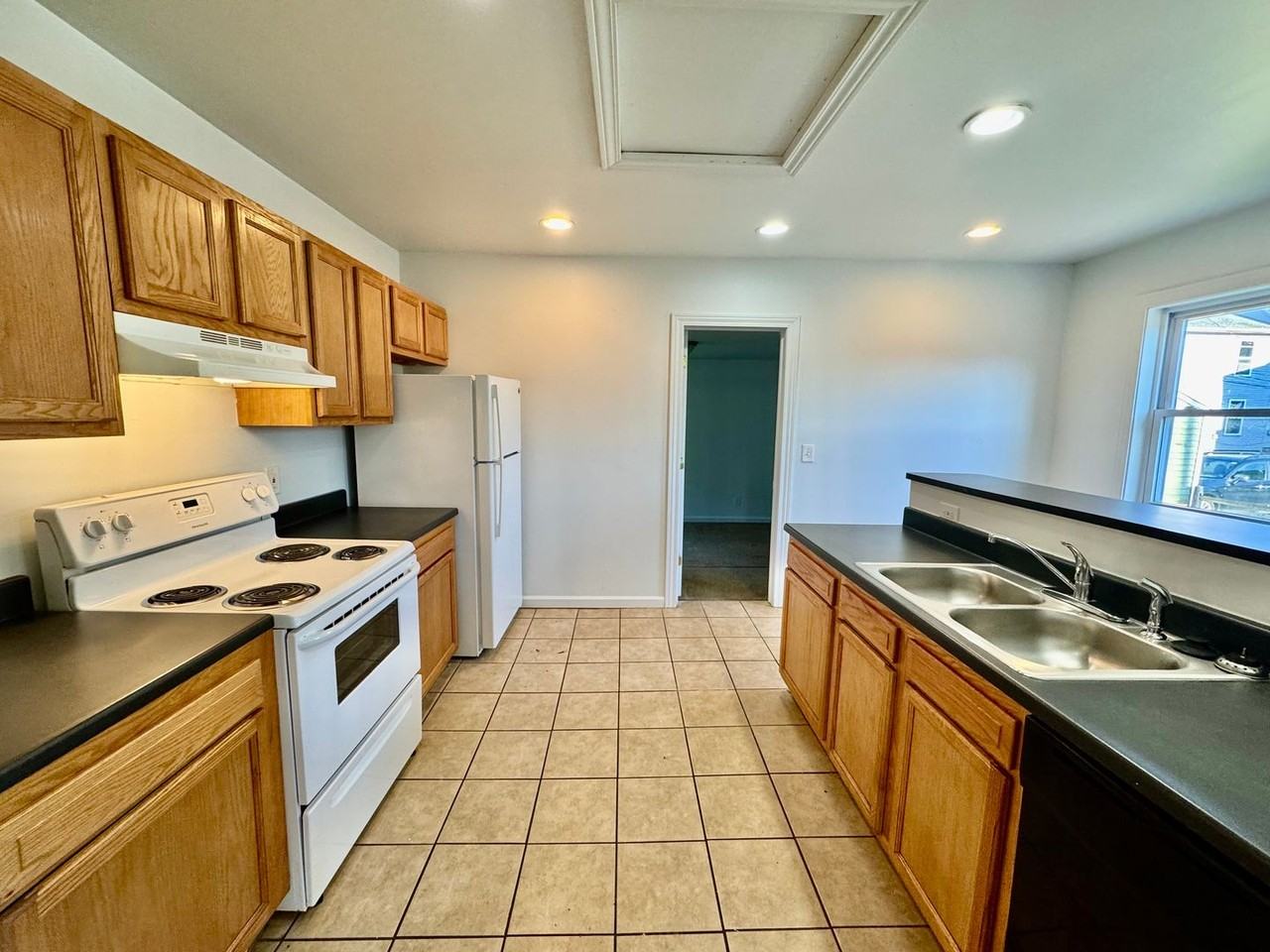 305 Perrin St - Photo 3 of 19