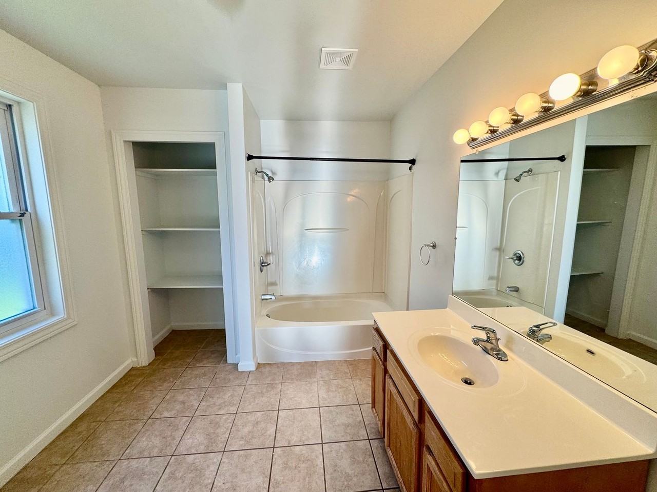 305 Perrin St - Photo 6 of 19