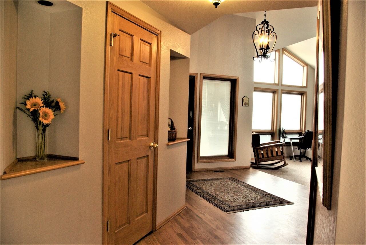 65 Lowick Dr - Photo 5 of 34