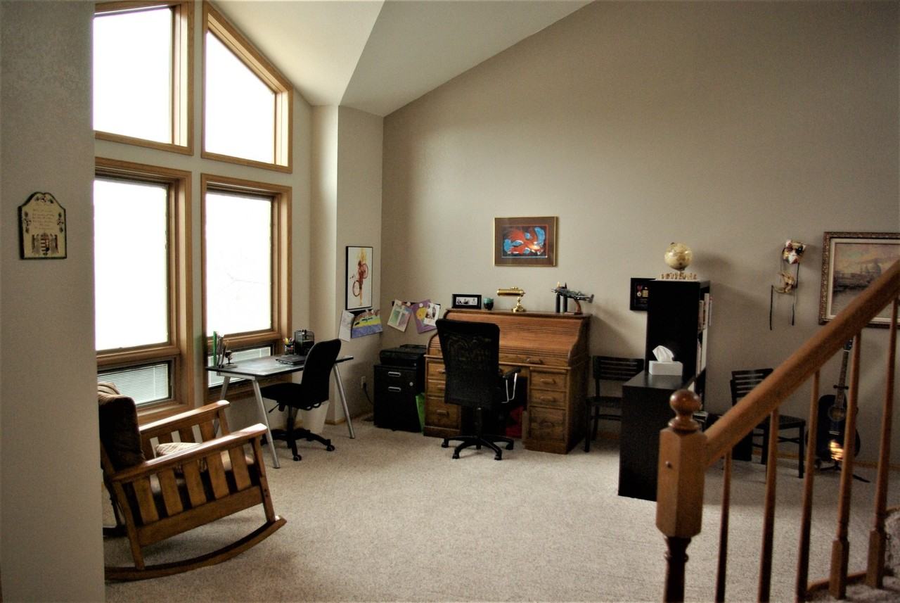 65 Lowick Dr - Photo 7 of 34