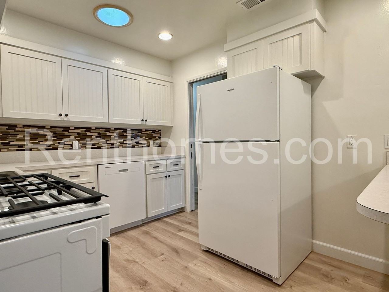 631 Colorado Ave - Photo 5 of 18