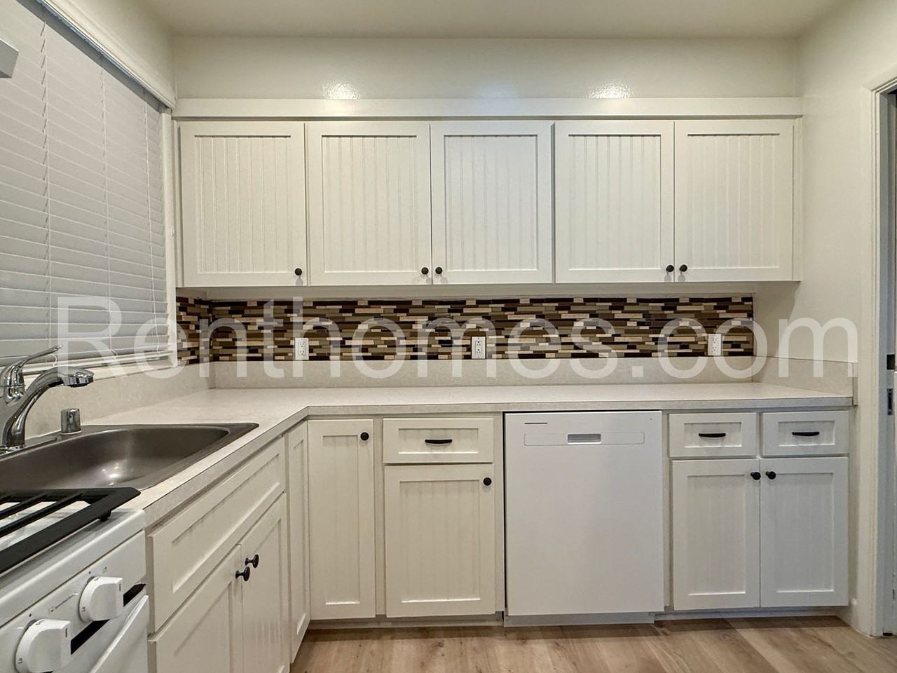 631 Colorado Ave - Photo 6 of 18